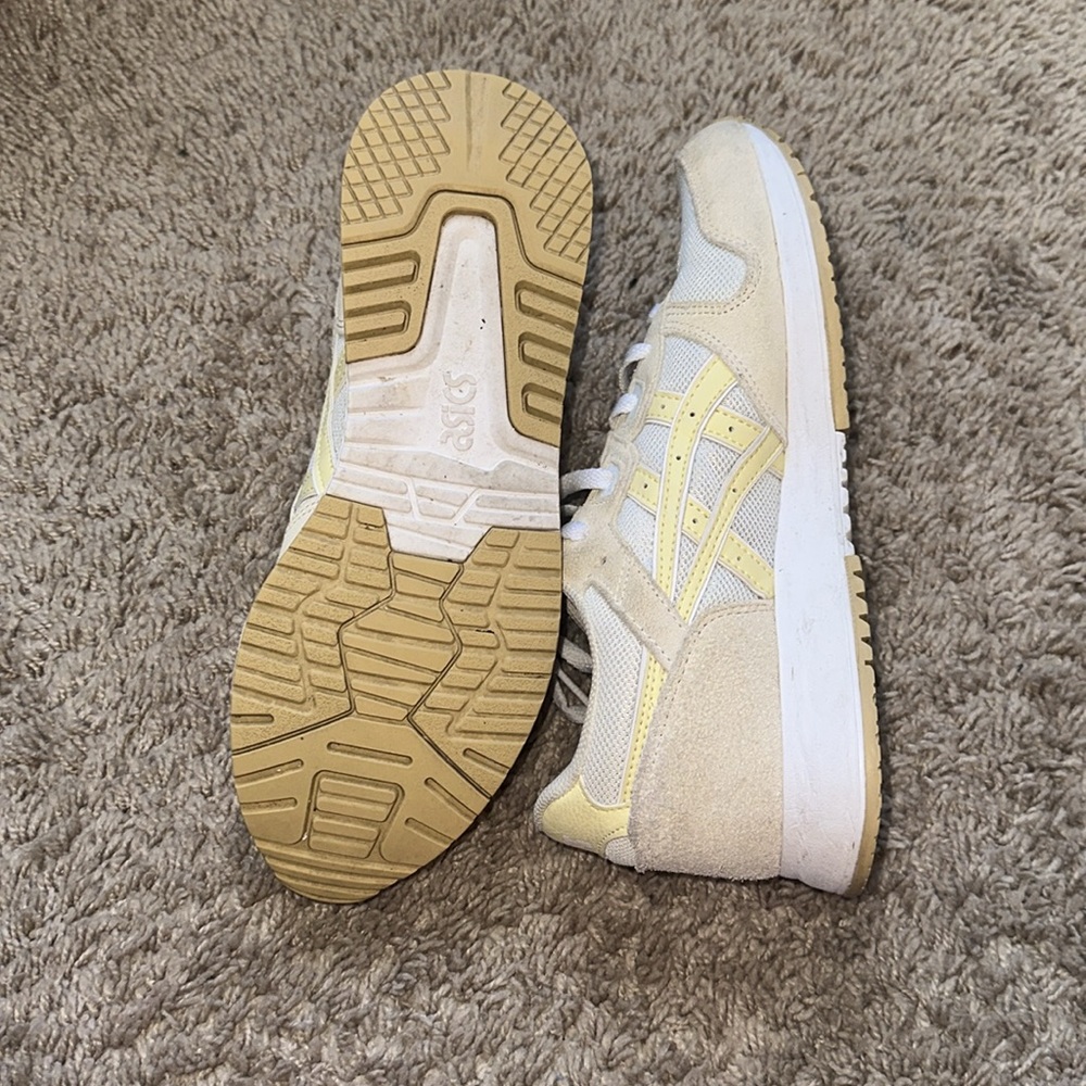 ASICS - Picture 2 of 3